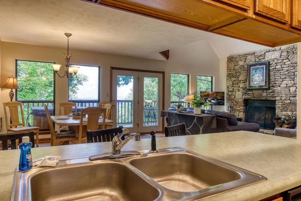 Serenity Heights, Amazing Views, Hot Tub Pool Access, 1089 Free Tickets Each Paid Day, Dollywood Gatlinburg Εξωτερικό φωτογραφία